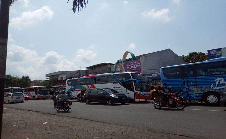 Ratusan bus angkut peserta aksi 212 dari Solo ke Jakarta