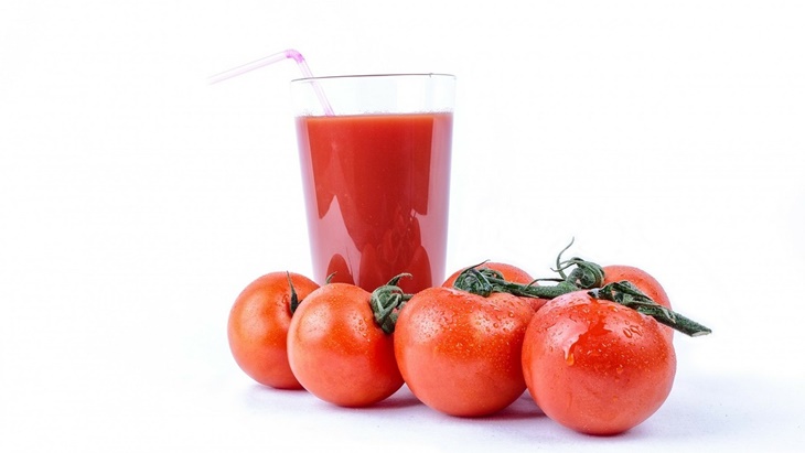 Bosan Minum Jus Jeruk? Ganti dengan Jus Tomat yang Tidak Kalah Menyehatkan