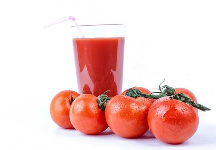 Bosan Minum Jus Jeruk? Ganti dengan Jus Tomat yang Tidak Kalah Menyehatkan