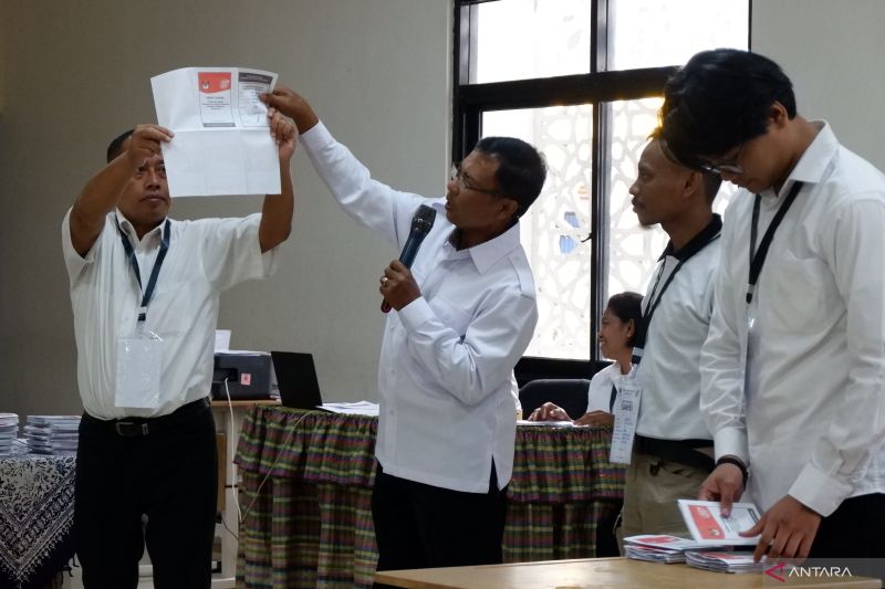 Prabowo Unggul di TPS Tempat Airlangga Nyoblos