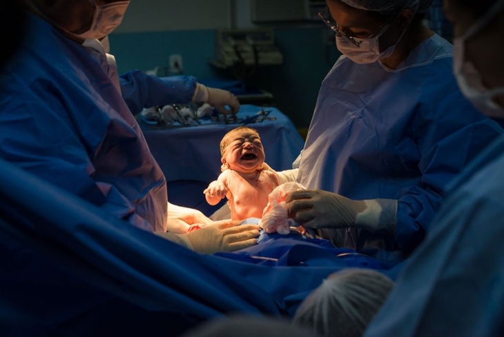 Viral! Ekspresi Wajah Bayi Baru Lahir ini Hebohkan Internet