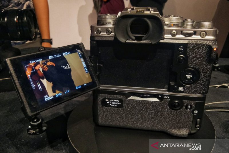 Kamera mirrorles Fujifilm X-T4 (Antara News/Chairul Rohman)	