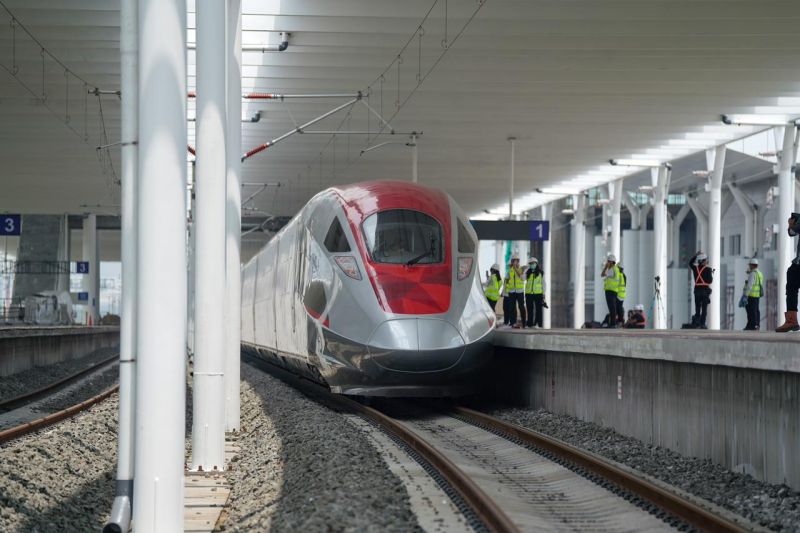 Waspada Penipuan, KCIC Imbau Masyarakat Beli Tiket Kereta Cepat di Saluran Resmi