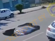 [HOAKS atau FAKTA]: Sumur Resapan Amblas Sebabkan Mobil Terperosok