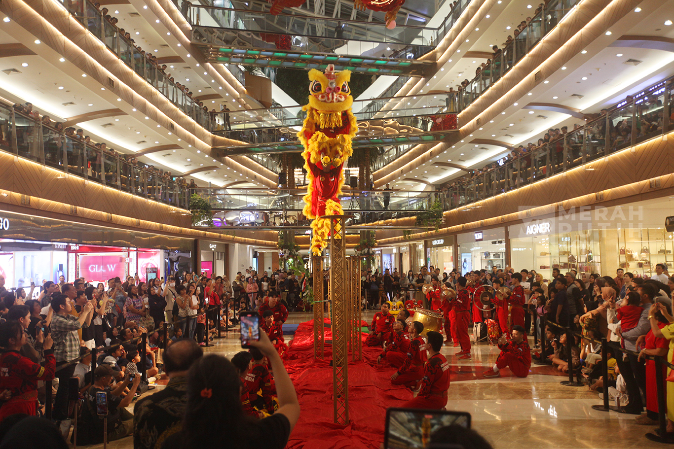 Atraksi Barongsai Semarakkan Perayaan Tahun Baru Imlek 2025 di Jakarta