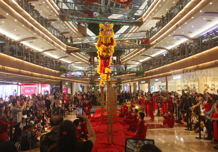 Atraksi Barongsai Semarakkan Perayaan Tahun Baru Imlek 2025 di Jakarta