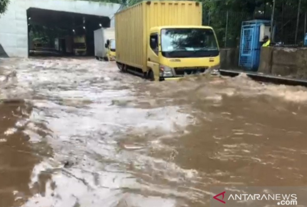 Warga Tiga Wilayah Jakarta Diminta Waspada, Empat Jam ke Depan Air Sampai di Pintu Air Pulogadung