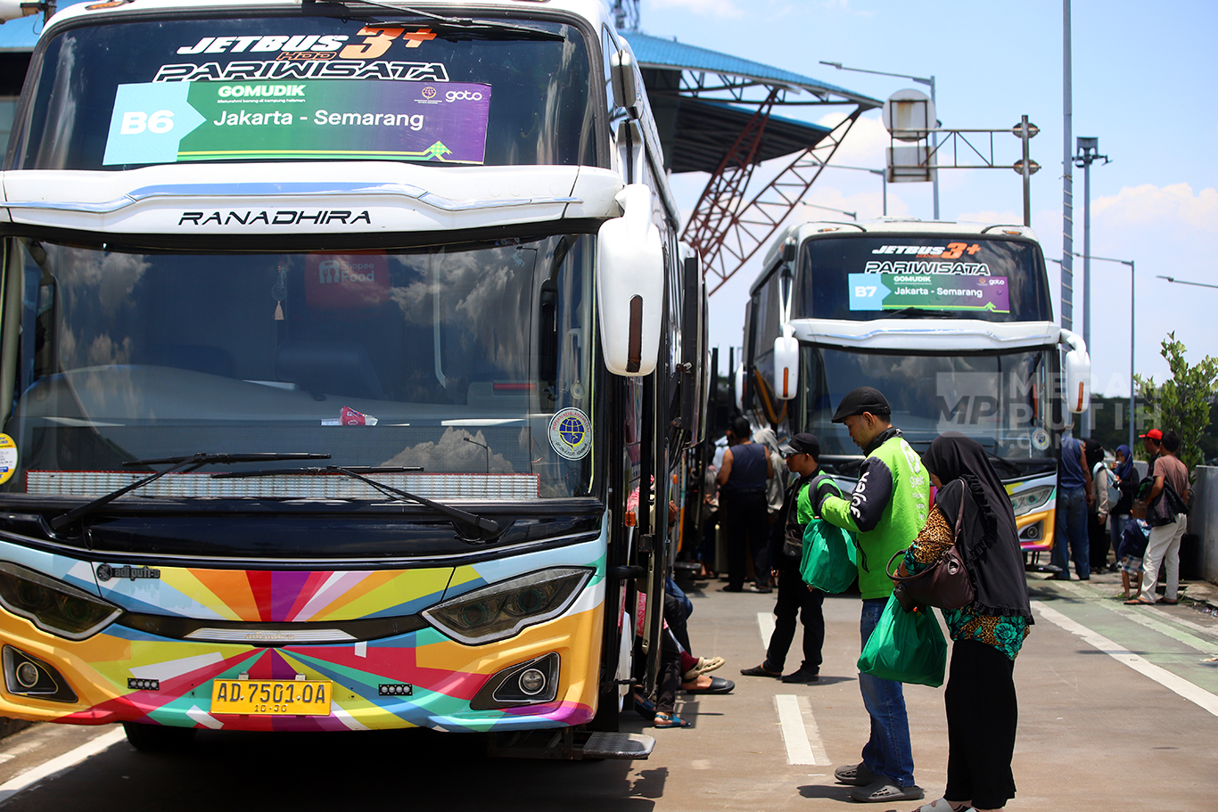 Ribuan Pengendara Ojol Ikuti Mudik Gratis GoMudik 2026 dari Terminal Pulo Gebang