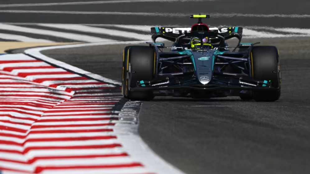 Lewis Hamilton Nilai W15 Ada Peningkatan Performa di Pramusim