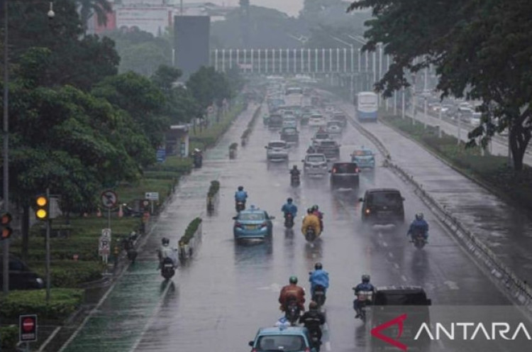 Diguyur Hujan Lebat, 8 Ruas Jalan Jakarta Terendam Banjir