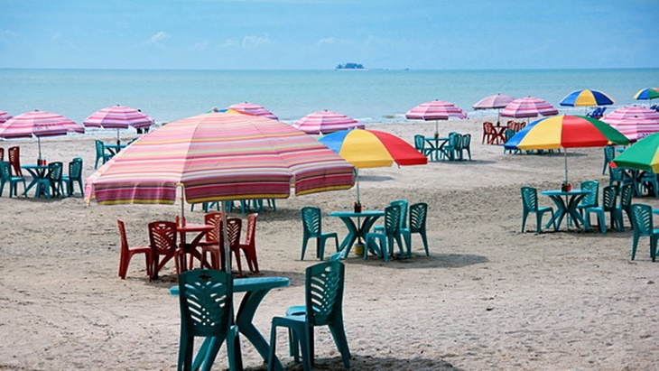 Pemandangan di Pantai Gandoriah, Pariaman, Sumatera Barat. (Foto/pujasetiawan.wordpress.com)