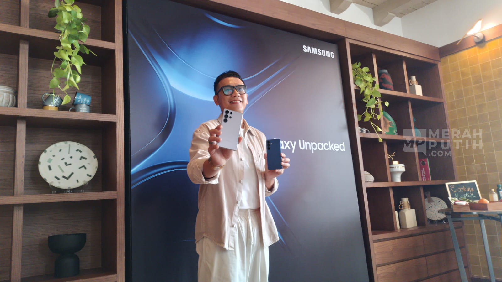 Pencarian Informasi Makin Mudah dengan Inovasi AI pada Samsung Galaxy S25 Series, Cukup Andalkan Side Button