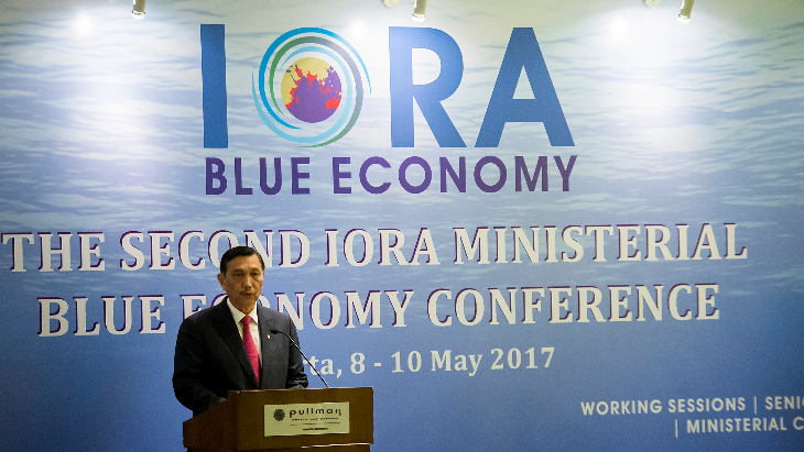 Luhut Ajak Investor Kembangkan Pelabuhan Indonesia