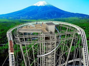Menyaksikan Pemandangan Gunung Fuji di Atas Dek Roller Coaster