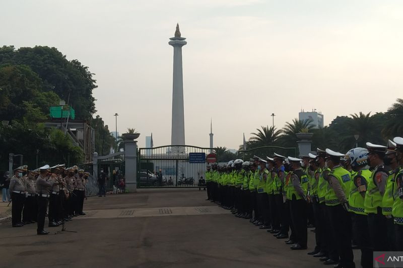 Polisi Dilarang Bawa Senjata Api Saat Amankan Demonstrasi