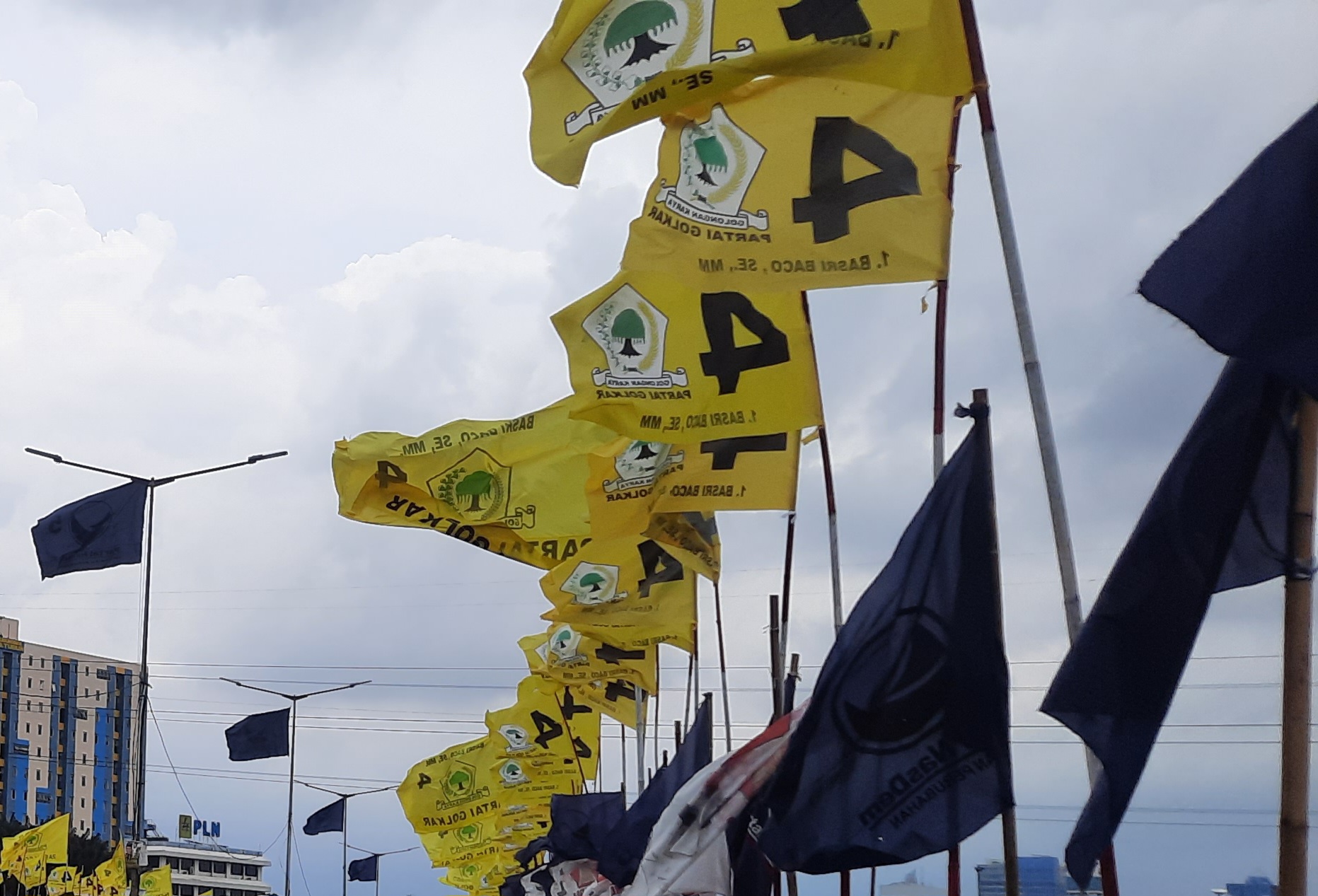 2.300 Personel Satpol PP DKI Tertibkan APK di Masa Tenang Pemilu 2024