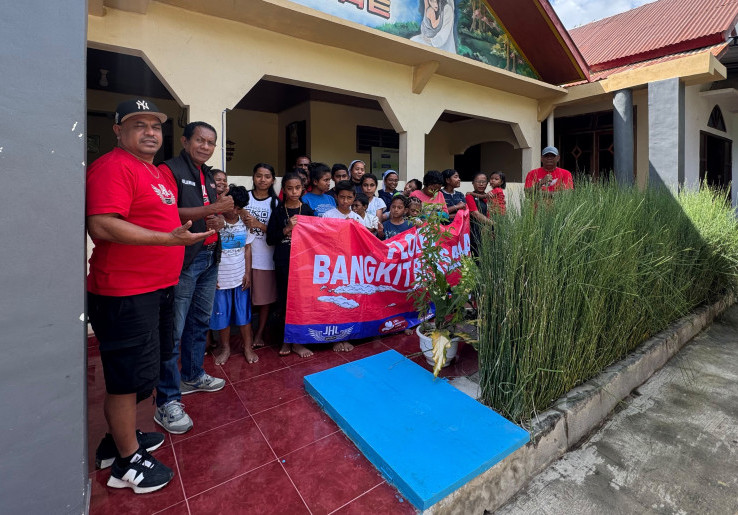 JHL Foundation Salurkan Bantuan untuk Korban Gempa dan Anak Disabilitas di Bajawa