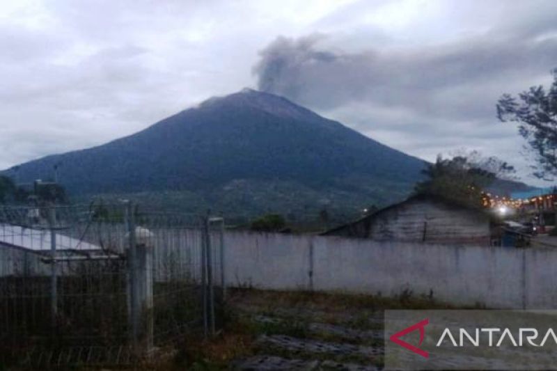 Gunung Kerinci Alami Erupsi