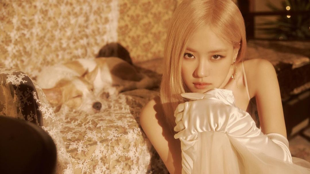Bantuin Fan yang Terjatuh, Rosé BLACKPINK Dipuji Baik Hati