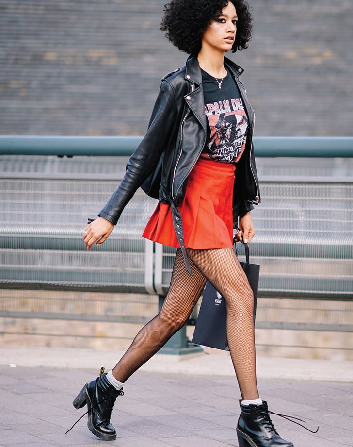 Combat boots dan mini skirt. (Foto Purewow)