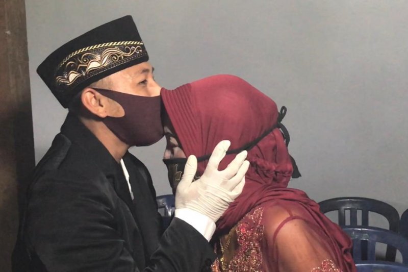 Trending Topic, Pemuda Ponorogo Nikahi Nenek Usia 76 Tahun