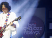 'A Tribute to Freddie King & Eric Clapton': Persembahan Arya Novanda yang Intim dan Jujur
