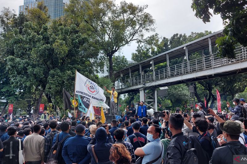 Pimpinan DPR Terima Massa Mahasiswa dan Buruh yang Unjuk Rasa