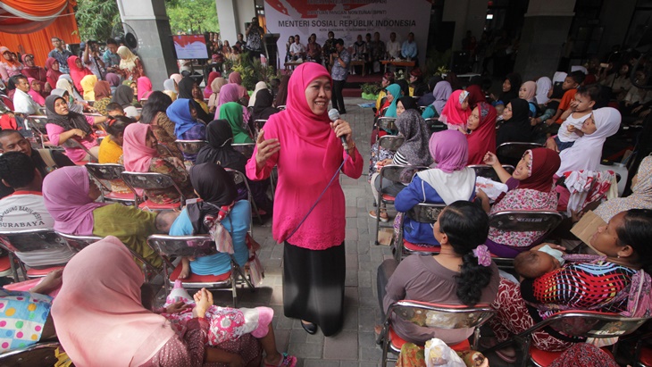 Menteri Khofifah Tinjau Lokasi Longsor di OKU Selatan