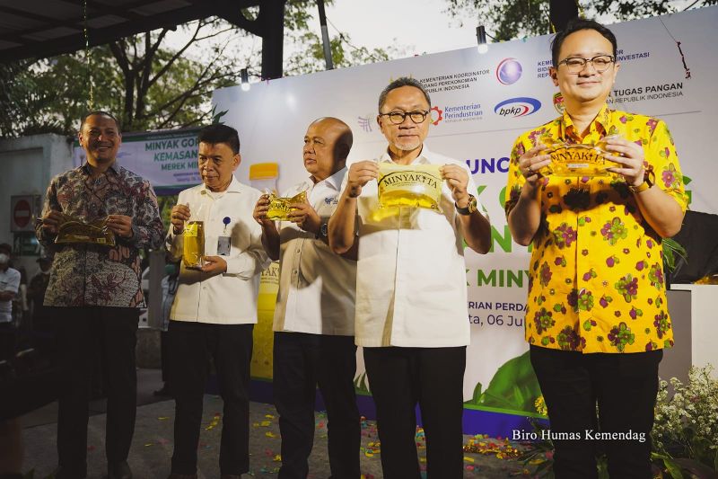 Minta Anaknya Dipilih saat Bagikan Minyak Goreng, Mendag Zulhas Dinilai Tidak Etis