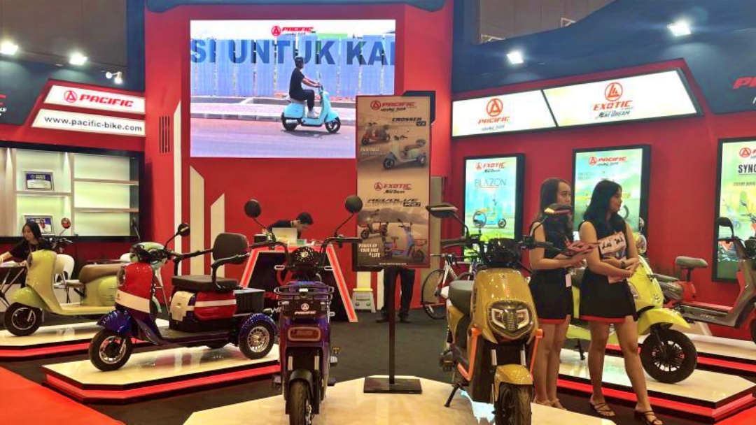 Pacific Bike Tampilkan Motor dan Sepeda Listrik Terbaru di IIMS 2024