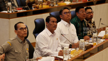 Raker Menteri Pertanian dengan Komisi IV DPR Bahas Beras Satu Harga 