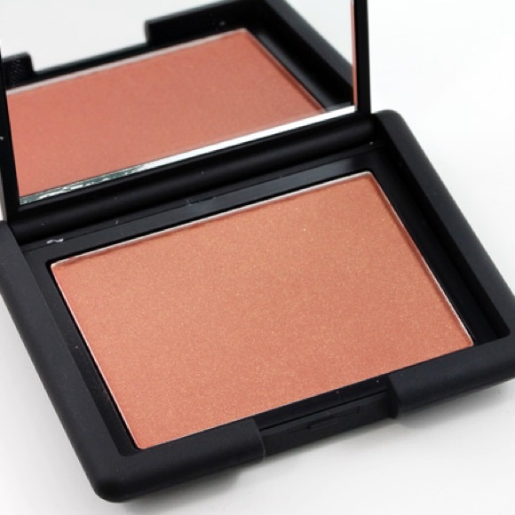 Tips dan Cara Memilih Warna 'Blush On' yang Cocok dengan Warna Kulit