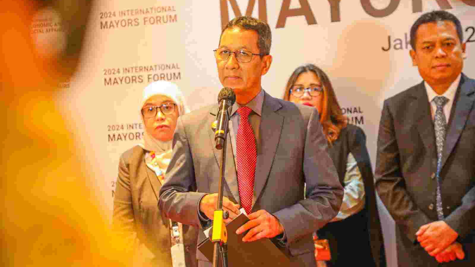 Pj Heru Dorong 70 Persen Transportasi Umum People Near Transit di Jakarta