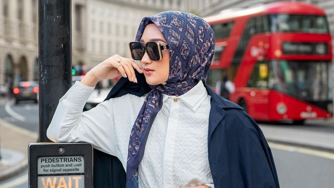 Prediksi Tren Fashion 2025 Menurut Dian Pelangi