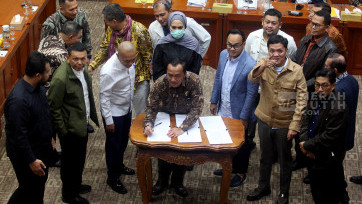 Komisi III DPR dan Pemerintah Setujui RUU KUHAP ke Paripurna untuk Disahkan