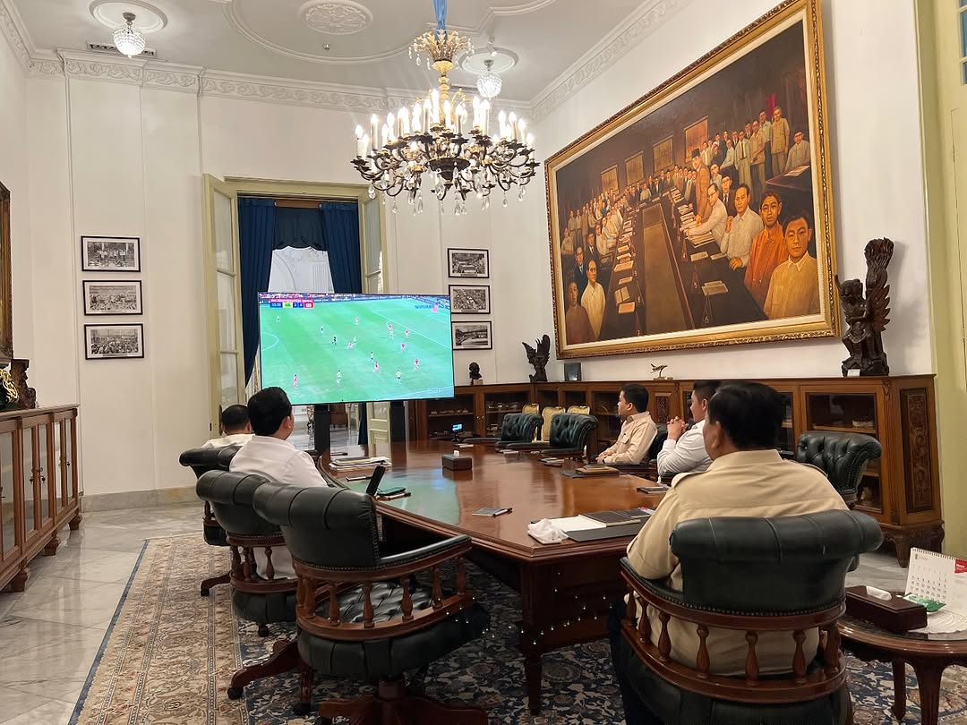 Prabowo Unggah Momen Nobar Timnas Indonesia Bareng Seskab Teddy