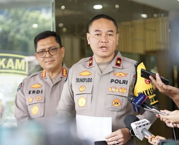 Viral Berita Langkah Senyap Kapolri Dukung Prabowo-Gibran, Polri Pastikan Hoaks