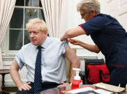 Relawan Berusia 90 Tahun Orang Pertama Disuntik Vaksin COVID-19