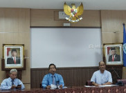 UNS Berikan Penghargaan kepada Menpora Zainudin Amali