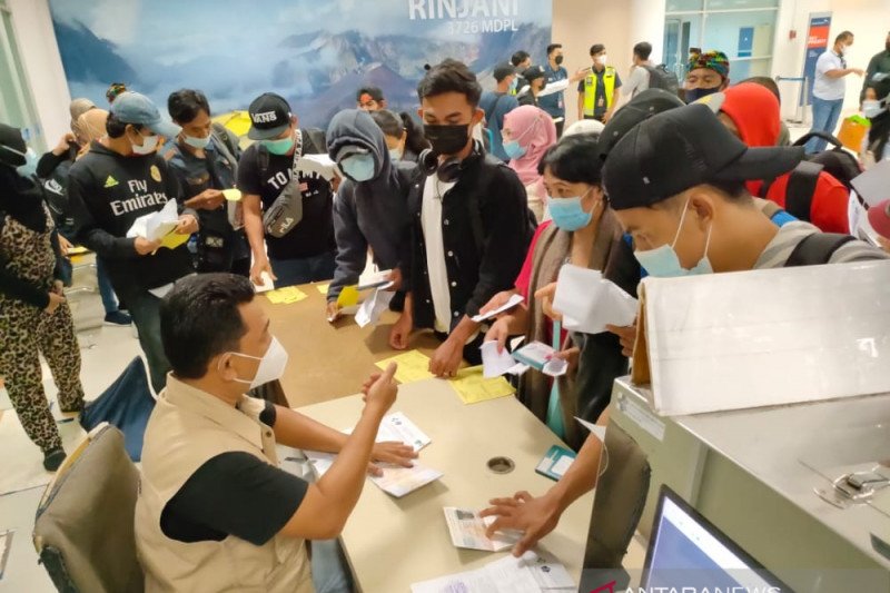 Kepulangan pekerja migran Indonesia. (Foto: Antara)
