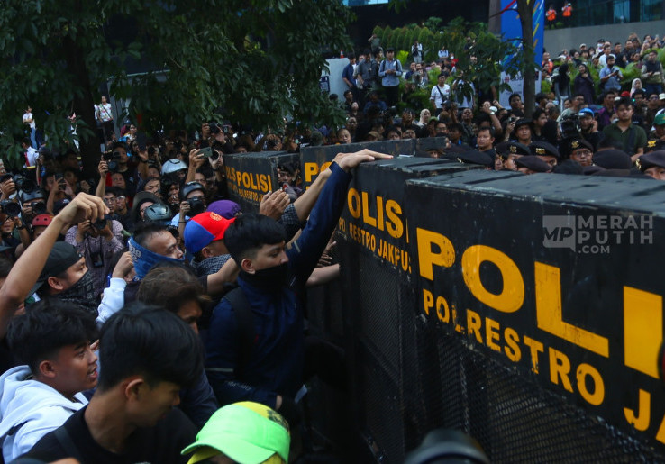 Aksi Unjuk Rasa Mahasiswa BEM Universitas Indonesia di Kawasan Bundaran HI Jakarta