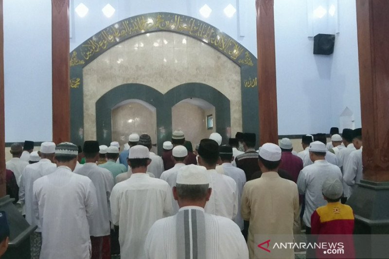 Jamaah Al Muhdlor Tulungagung Laksanakan Salat Idul Fitri Hari Ini