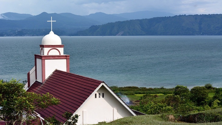 Keindahan dan potensi Danau Toba tak kalah dengan Bali