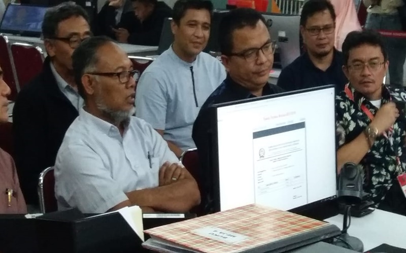 TIm Hukum MK Prabowo-Sandi saat mendatangi MK untuk perbaikan berkas