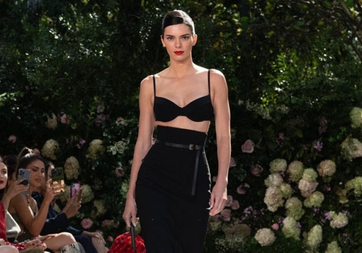 Kendall Jenner Debut bersama Michael Kors di New York Fashion Week