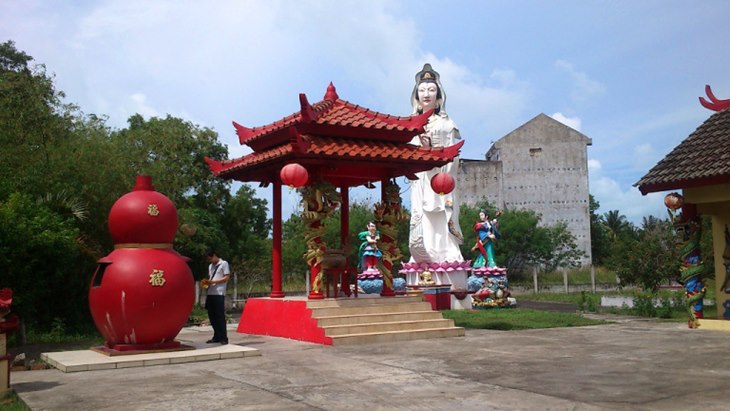 Air Awet Muda di Vihara Dewi Kuan Yin