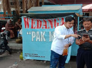  DPD PDIP Jateng Resmi Buka Pendaftaran Bakal Calon, Gibran Pilih Beli Es Teh di Angkringan