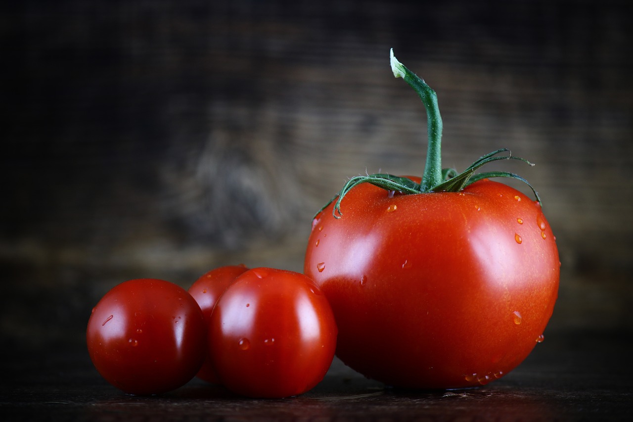 Tomat, Satu Buah Atasi Segudang Masalah Kulit
