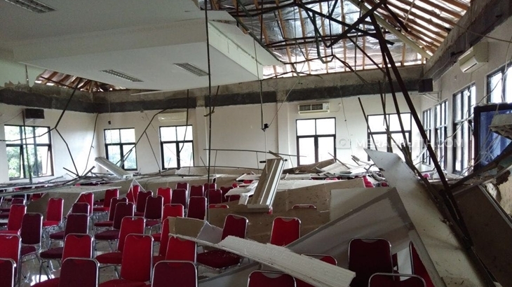 Kondisi Sekolah Cahaya Madani Banten Boarding School (CMBBS) usai gempa bumi terjadi. (MP/Sucitra De)