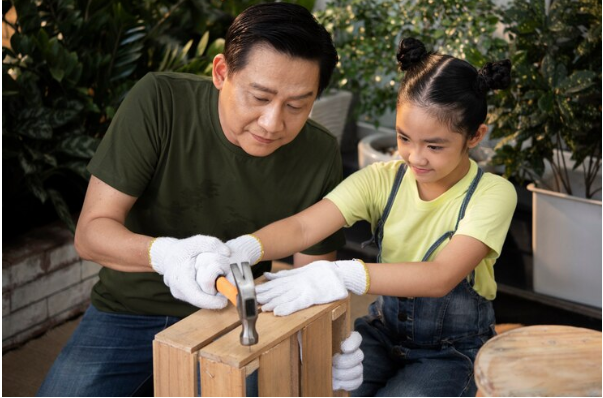 Apa Itu Bulldozer Parenting? Mengapa Terlalu Melindungi Anak Bisa Berdampak Buruk